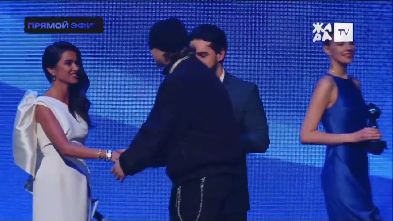 ЕГОР КРИД ПОЛУЧАЕТ ПРЕМИЮ ЖАРА 2024 ХИТ ГОДА - ДЫМ