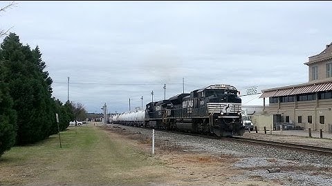 NS 156 led by SD70ACe w/ K3LA horn