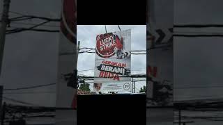 Billboard Rokok Lucky Strike - Gerakan Berani Beda (2024)