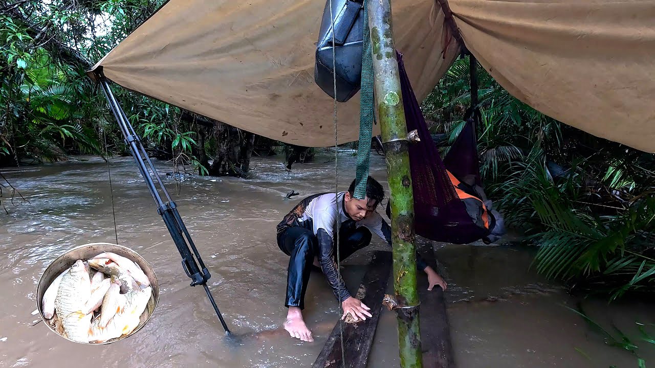 Building a Floating Wooden Hammock Over Water for Overnight Camping