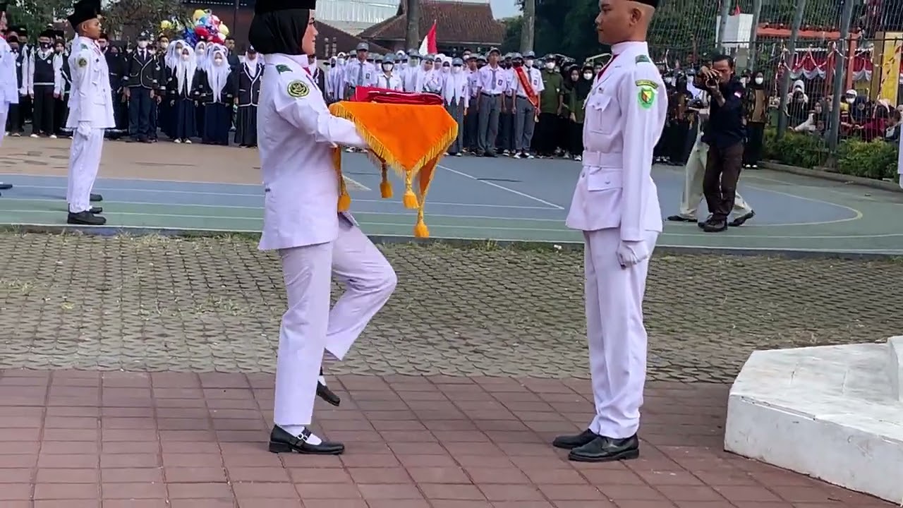 PENGIBARAN SANG MERAH PUTIH PASKIBRA KECAMATAN CICALENGKA 2022 