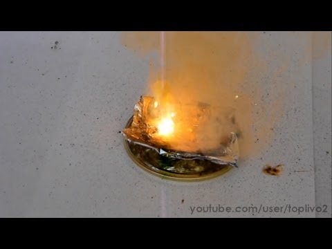 Яркая вспышка от капли воды, получение огня без спичек.