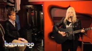 Elle King &quot;Ain&#39;t Gonna Drown&quot; - Mom, Meet The Band | Bonnaroo365