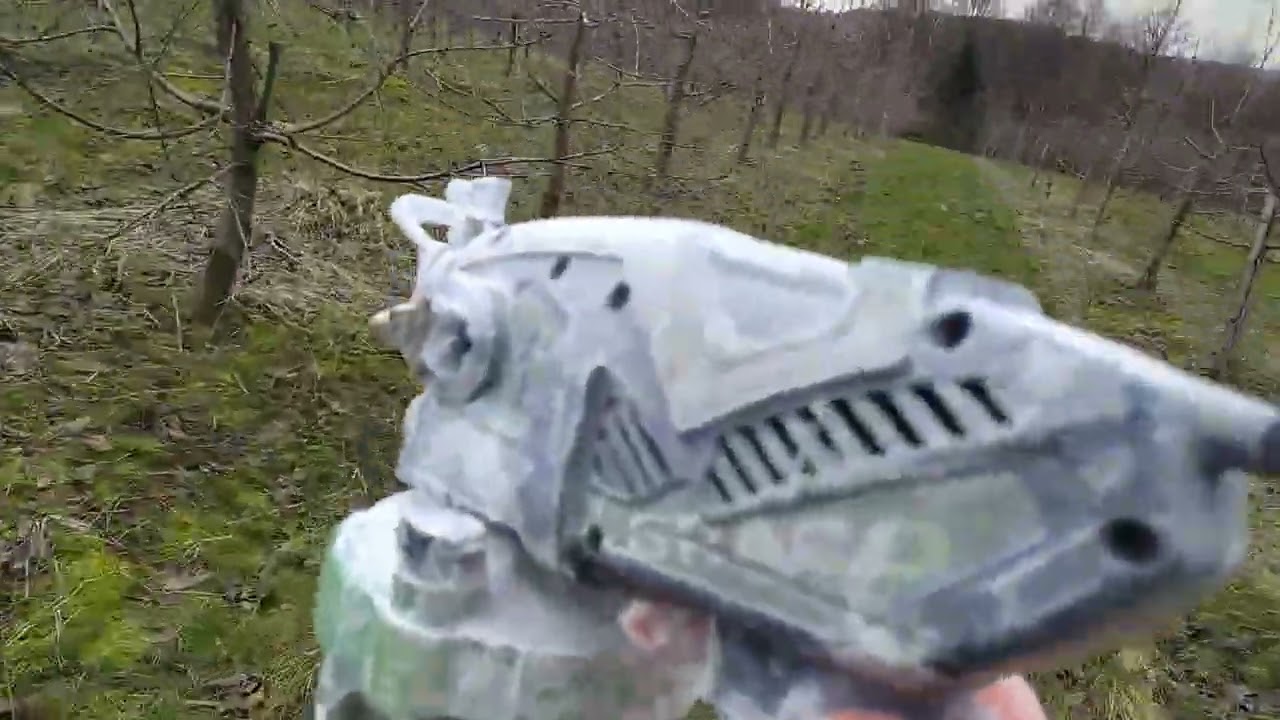 Malowanie drzewek w sadzie czereśniowym Pistoletem do malowania.