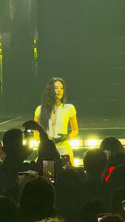 Jennie “filter” performance in LA.🖤💗