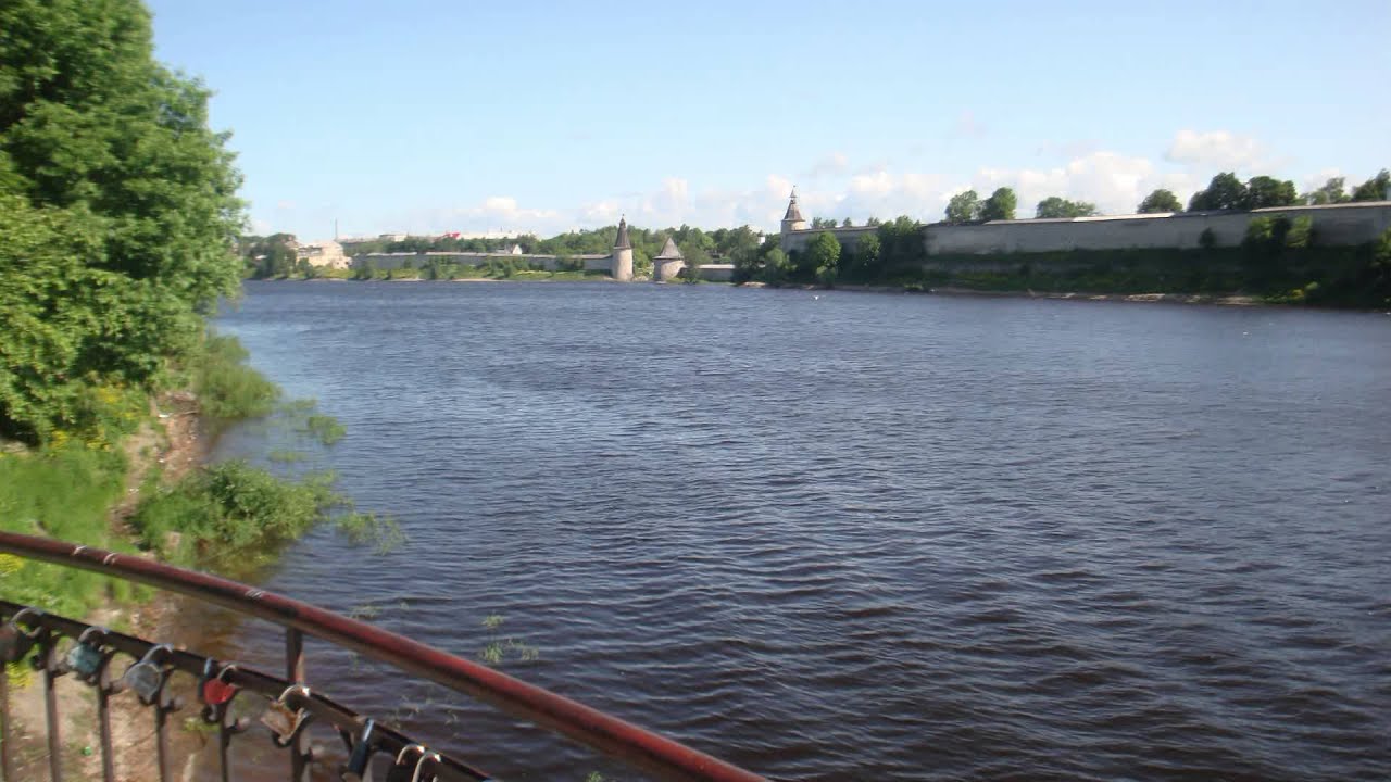 Pskov Walk along Velikaya River photos 1