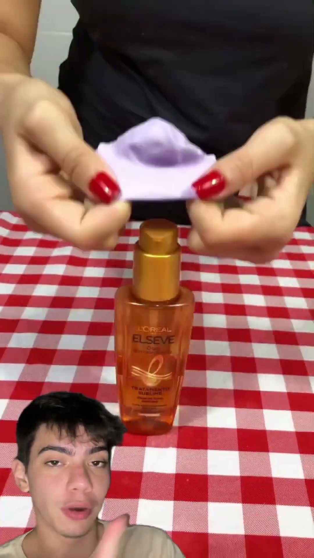 Bexiga no pote de shampoo evita vazamentos na mala. Simples e eficaz! ✈️?
