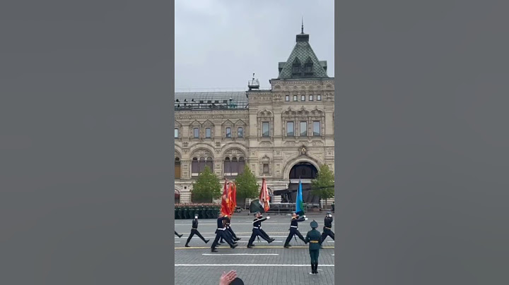«За Донбасс!» — речевка десантников  во время прохода по Красной площади