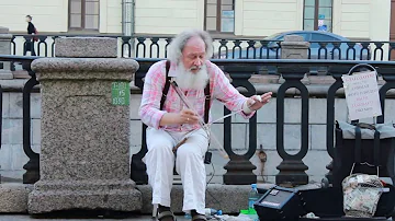 Old man playing "My heart will go on" on a saw