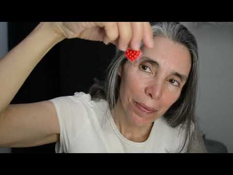 ASMR TE AYUDO A DORMIR CEPILLANDO TU CABELLO