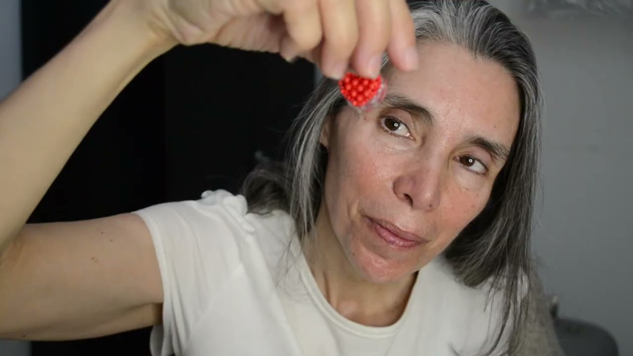 ASMR TE AYUDO A DORMIR CEPILLANDO TU CABELLO