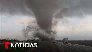 Estos videos muestran los impresionantes tornados que están azotando al Centro del país