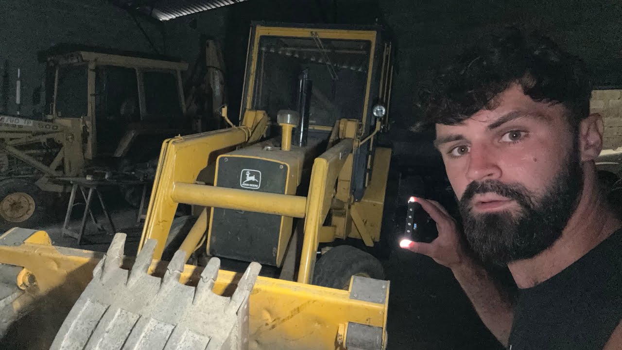 DES TRACTEURS ET VÉHICULES ABANDONNÉS DANS CETTE MAISON (Urbex) 