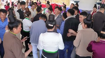 múa vòng xòe mừng mới  ( tạp 2)