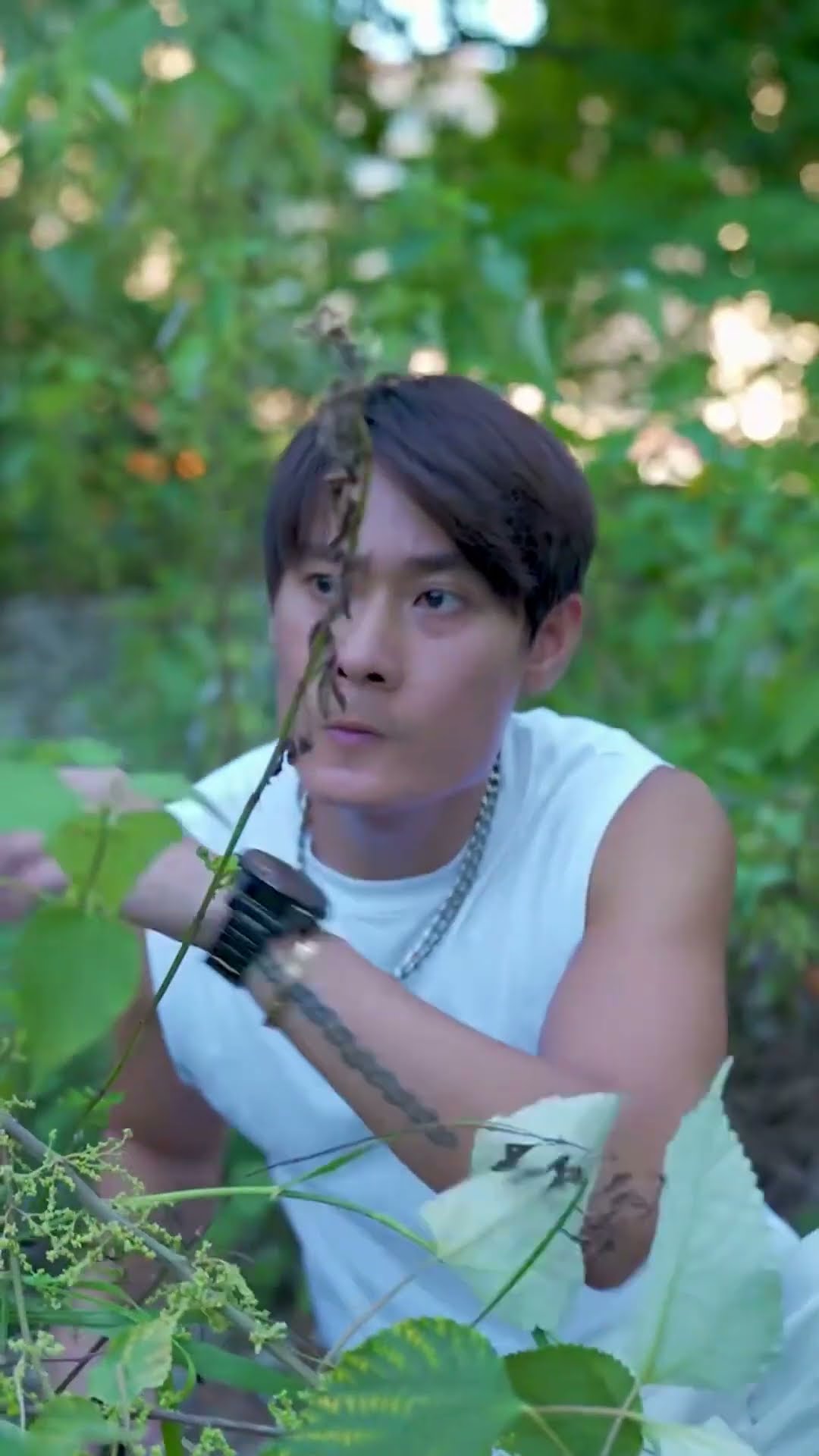 Genius son sets trap with toy snake to thwart devil mom! #shorts#guige #funny