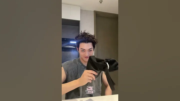[Eng Sub] Xu Kai & His Natural Curly Hair | 230623 Livestream - DayDayNews