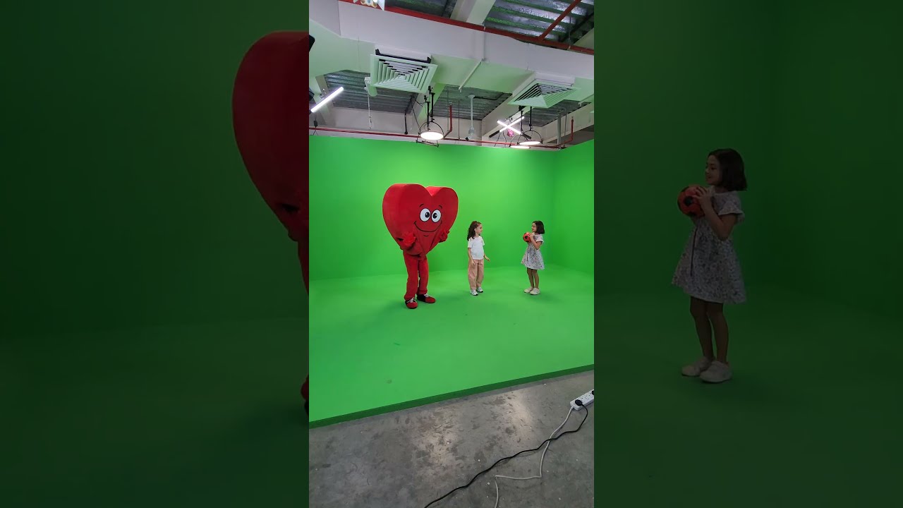 Milana Olivia Are Starring In Mr Kind S Brand New Sharing Music Video 