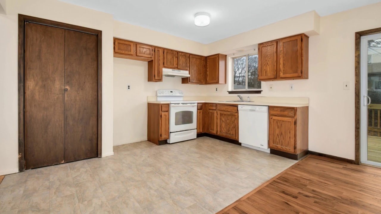 10 Monmouth Ct, E. Northport, NY 11731