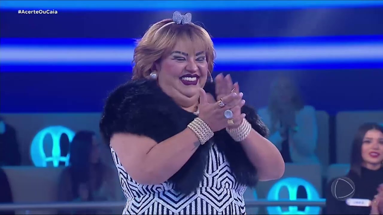 'Acerte ou Caia': Rossicléa derruba MC Créu, o seu terceiro adversário, após uma batalha intensa