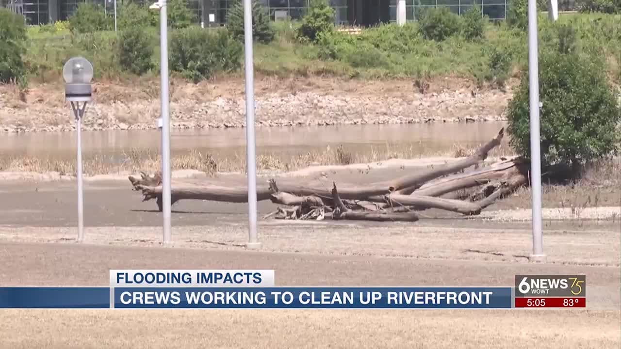 Crews working to clean up Council Bluffs riverfront - YouTube