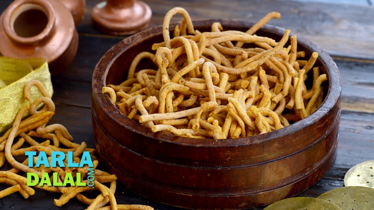 Teekha Gathiya (Diwali Dry Snack) by Tarla Dalal