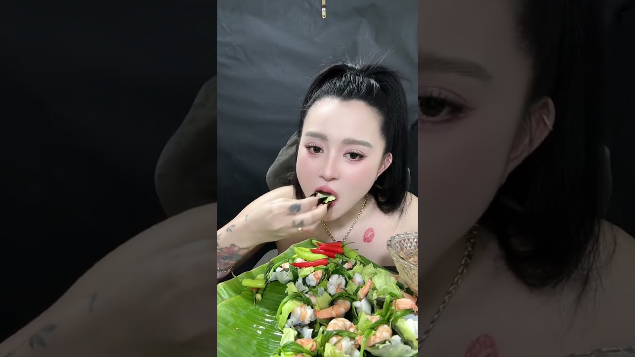 Cùng em ăn tôm mực cuốn xà lách ạ 🍽️