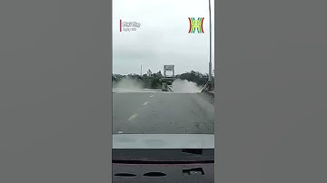 KINH HOÀNG: Khoảnh khắc cầu Phong Châu, Phú Thọ sập khi xe đang đi qua