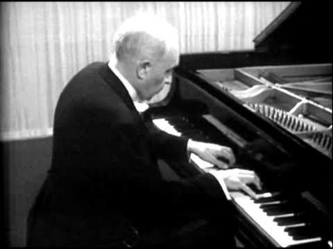 Robert Casadesus - Ravel Sonatine II 2/3 VIDEO