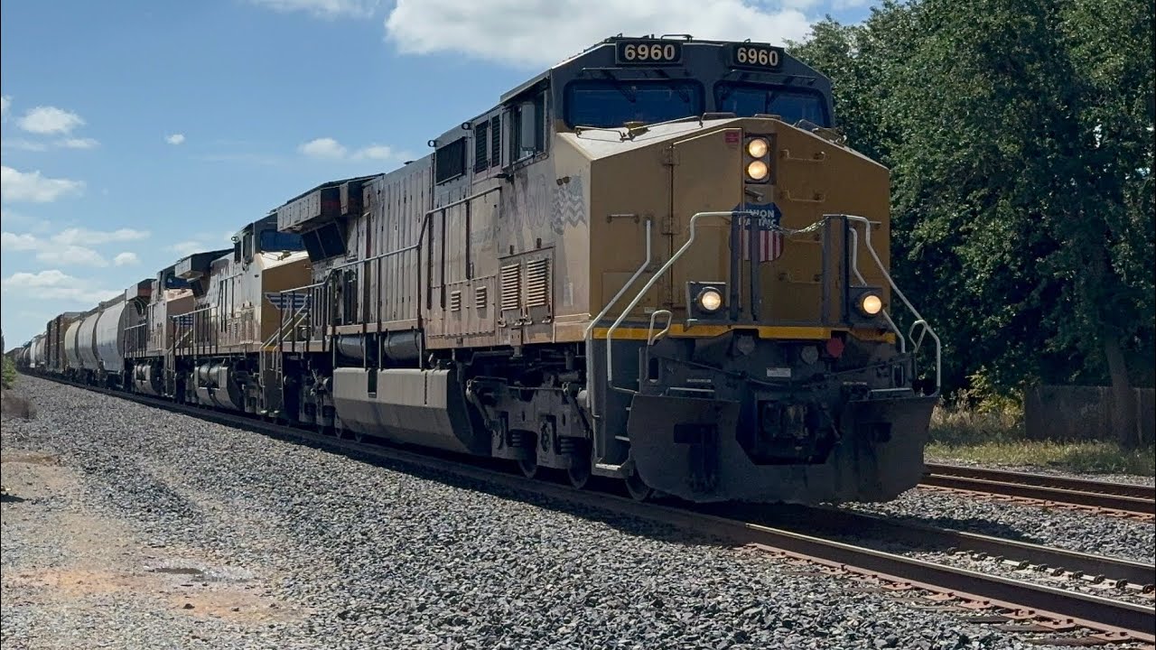 UP 6960 leads NB MWCRV - YouTube