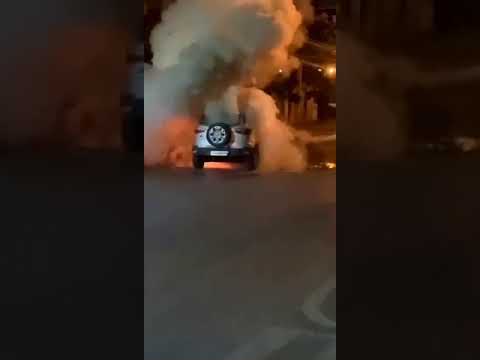 Video: देखिए जब 2 कारों की जोरदार भिड़ंत में ईको स्पोर्टस कार जलकर हुई स्वाहा