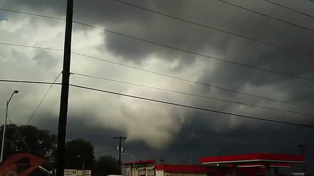 Tornado forming over north Fort Worth 11/5/2015 - YouTube