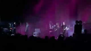 Modest Mouse - The Ground Walks, With Time In A Box (10/24/2015)