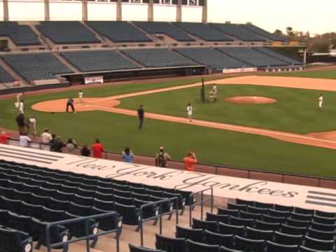 Derek Jeter Practices Baseball with Upper Deck Kids!