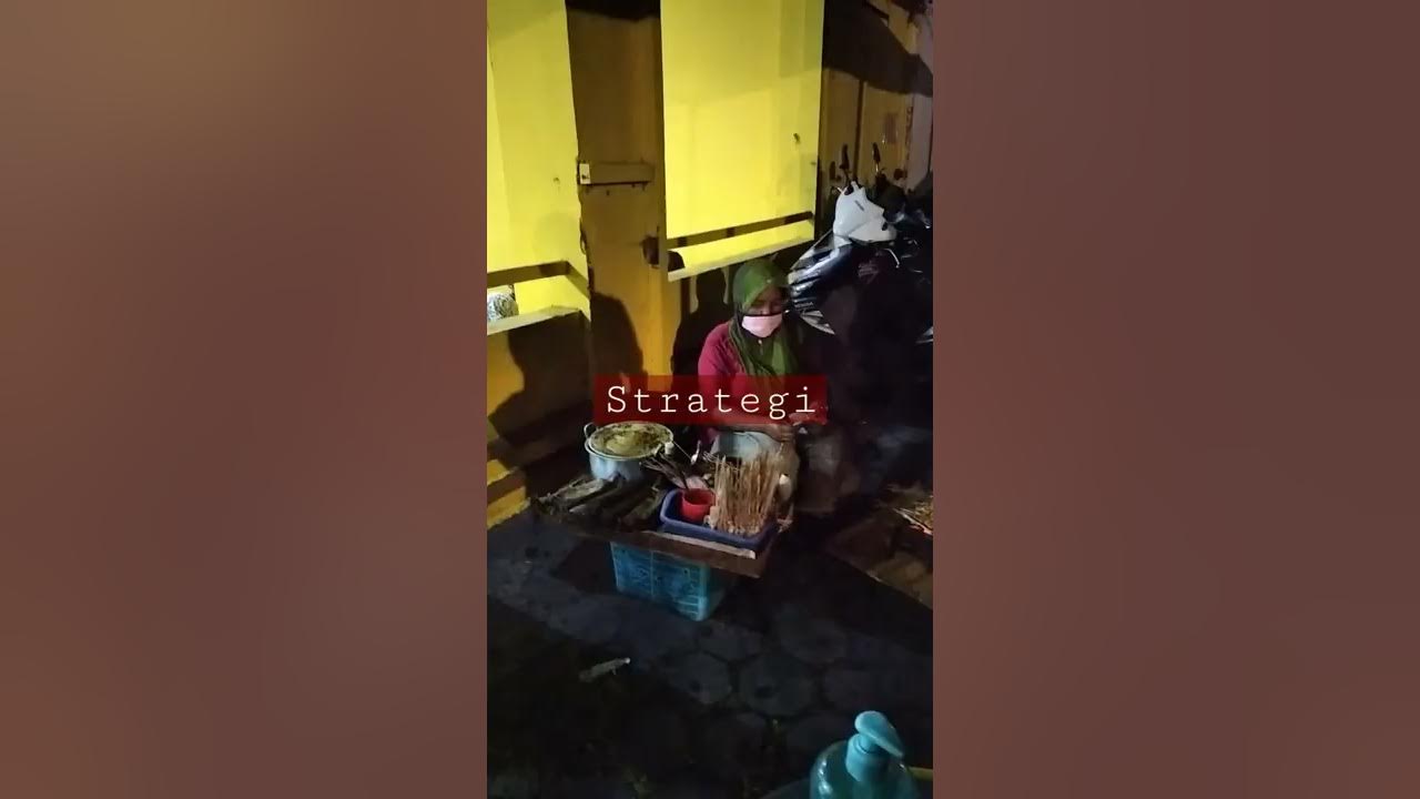 Cerdas..Strategi Penjual Sate Nebeng Live Music#shorts  subscribe#thanks
