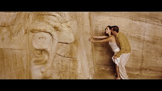 Death on the Nile - Kiss Scenes — Linnet and Simon Gal Gadot and Armie Hammer