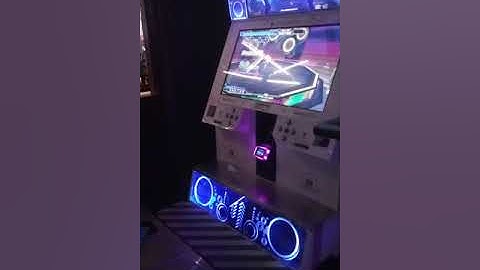 Easterlingamanda Plays DDR At Dave And Busters💃