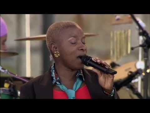 Angelique Kidjo  N39yin Wan Nou We  8132006  Newport Jazz Festival Official