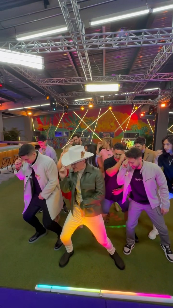 Un bailecito pa todos los envidiosos ? Quien creen que lo hizo mejor en la Casa de los Famosos? ?