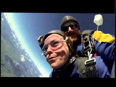 funny-duck-face-skydive