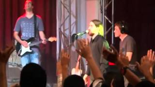 Video thumbnail of "Marcos Brunet - Al que esta sentado en el trono (En Vivo)"