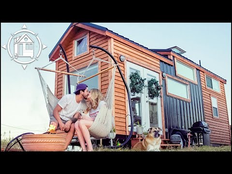 living-tiny-in-texas!-couple-downsizes-to-a-tiny-house