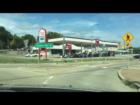 Driving in Jefferson City, Missouri from west to east. Missouri Boulevard. Neighborhoods.