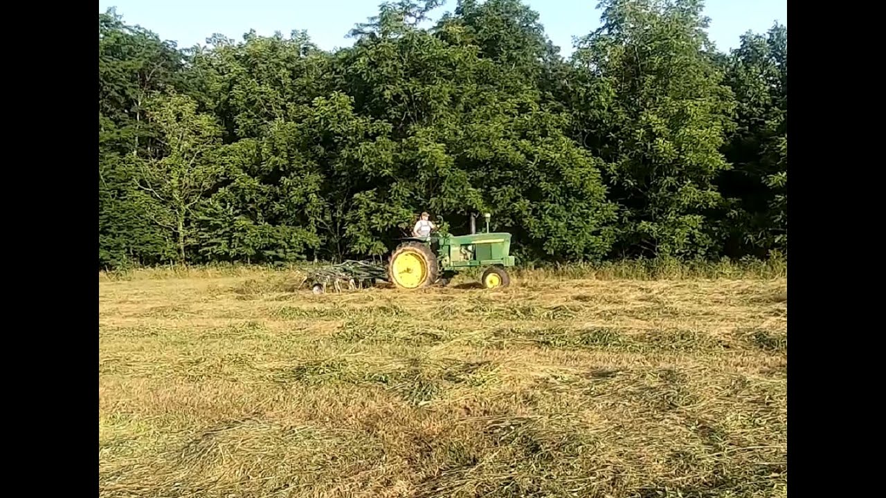 Tedding hay with John Deere 3020 and Sitrex 4 basket tedder