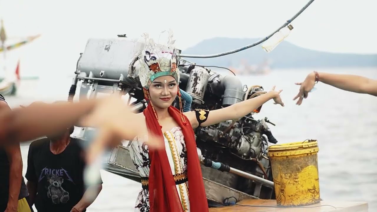 Ritual Kirim Doa Leluhur (Ancestral Prayer Ritual) | LAYAR PUAN PESISIR: Muncar Dance Film Festival