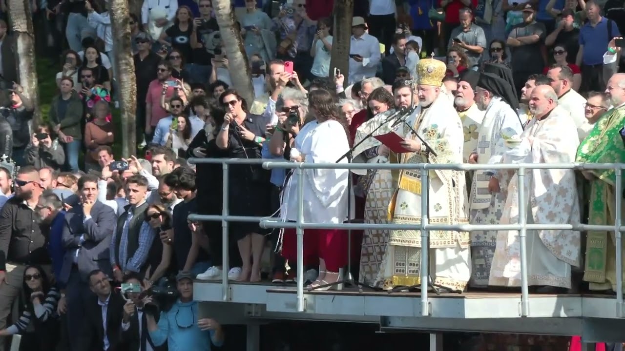 Teens Leap into Florida Lake in Traditional Epiphany Chase!