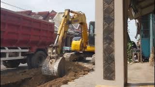 ESCAVATOR BECHO BEGO GALI TANAH DIMUAT TRUK