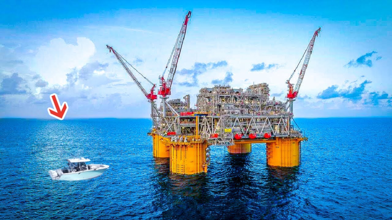 Eating WHATEVER I Catch At The LARGEST Oil Rig! *130 miles offshore ...