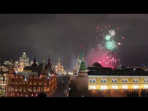 Video: Moskova'da Yeni Yıl 2021 için Havai Fişekler