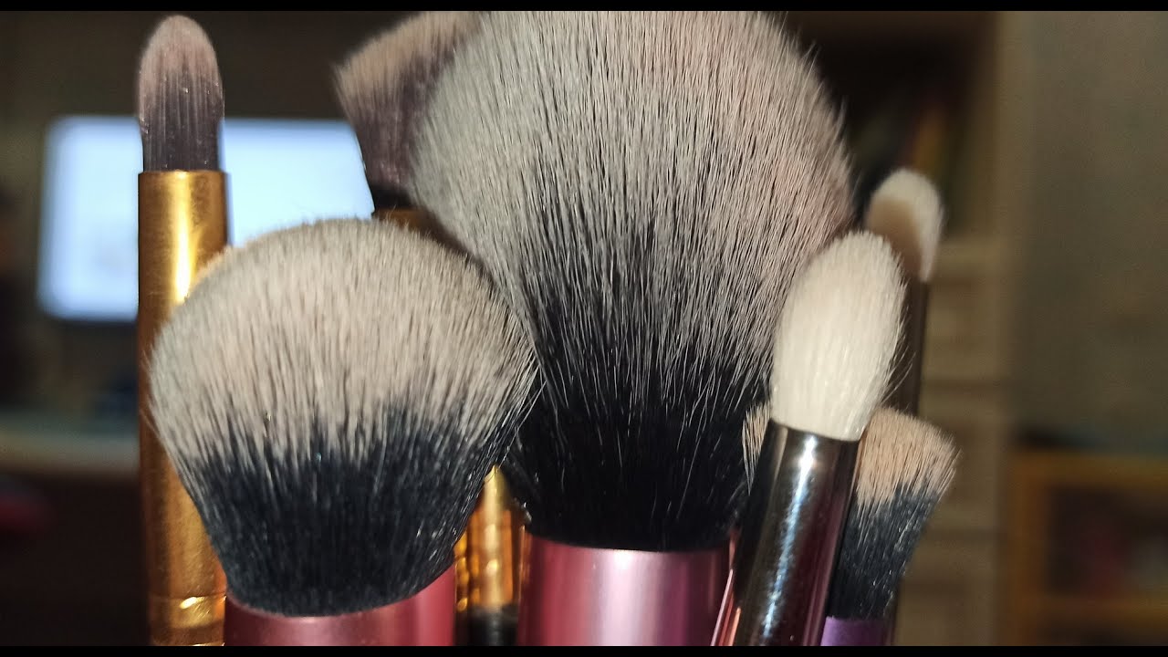 АСМР ТРИГГЕРЫ. ВОЖУ БЬЮТИ-КИСТОЧКАМИ ПО МИКРОФОНУ 📌🧹