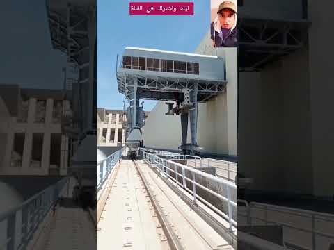 اندفاع المياه من السد العالي بعد فيضان نهر النيل
